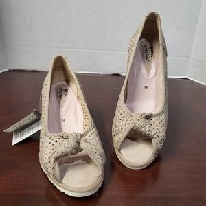 NWT Spring Step Taupe Nubuck Espadrilles Womens Size 38 (7.5)